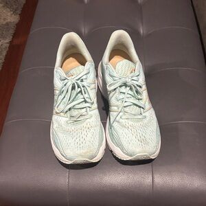 New Balance Women's Light Blue Sneakers